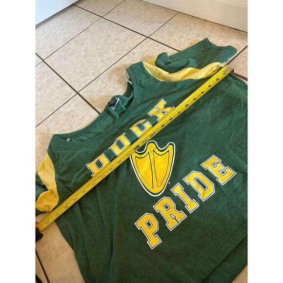 University of Oregon Ducks Pride Shirt Women's 2XL Green Cropped Football Sports - Picture 4 of 5